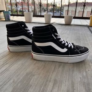 Vans SK8 hi black and white